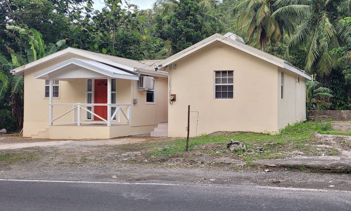 Castries Quarter House | Charming 2-bedroom house in awesome Castries with WiFi, AC