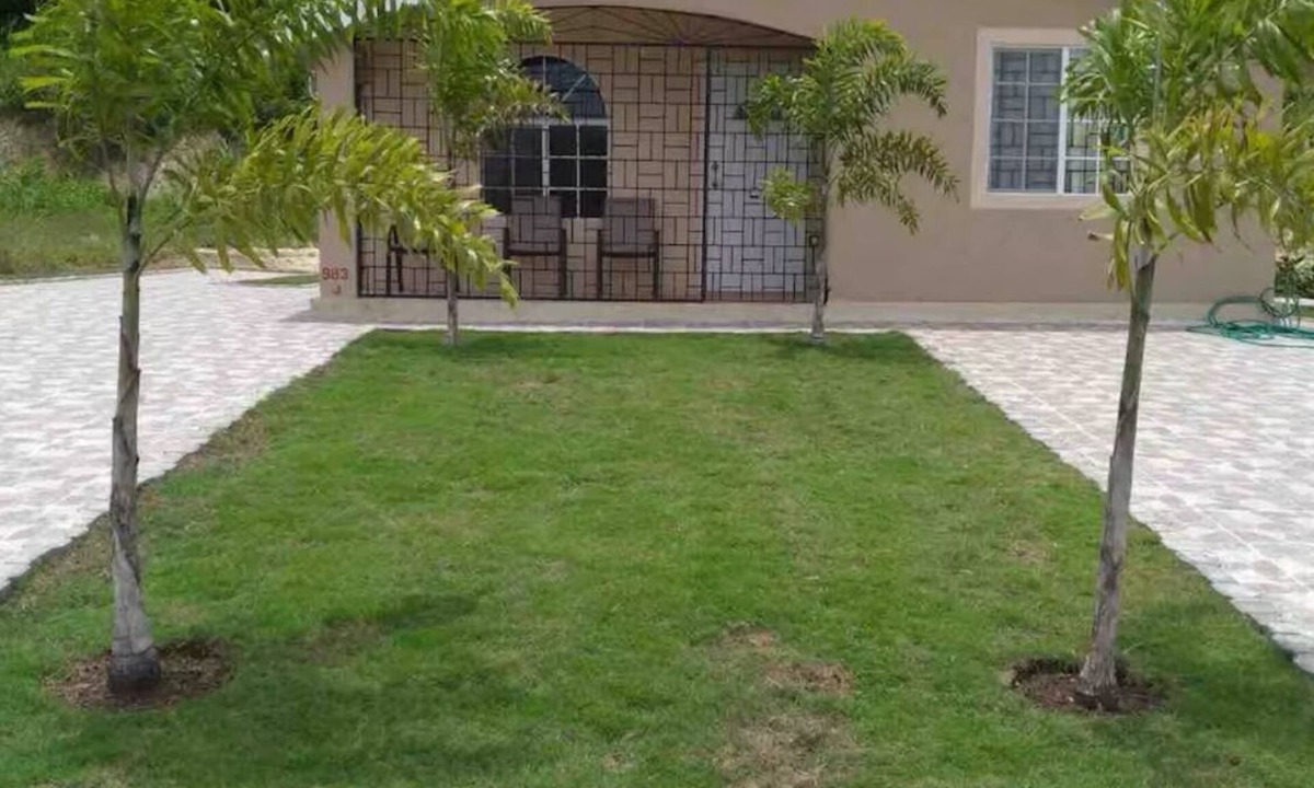 Montego Bay House | Charming 2-bedroom bungalow with WiFi and AC in Montego Bay