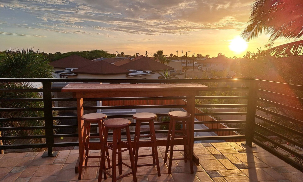 Opal House | Charming 3-bedroom house with AC and WiFi in Noord