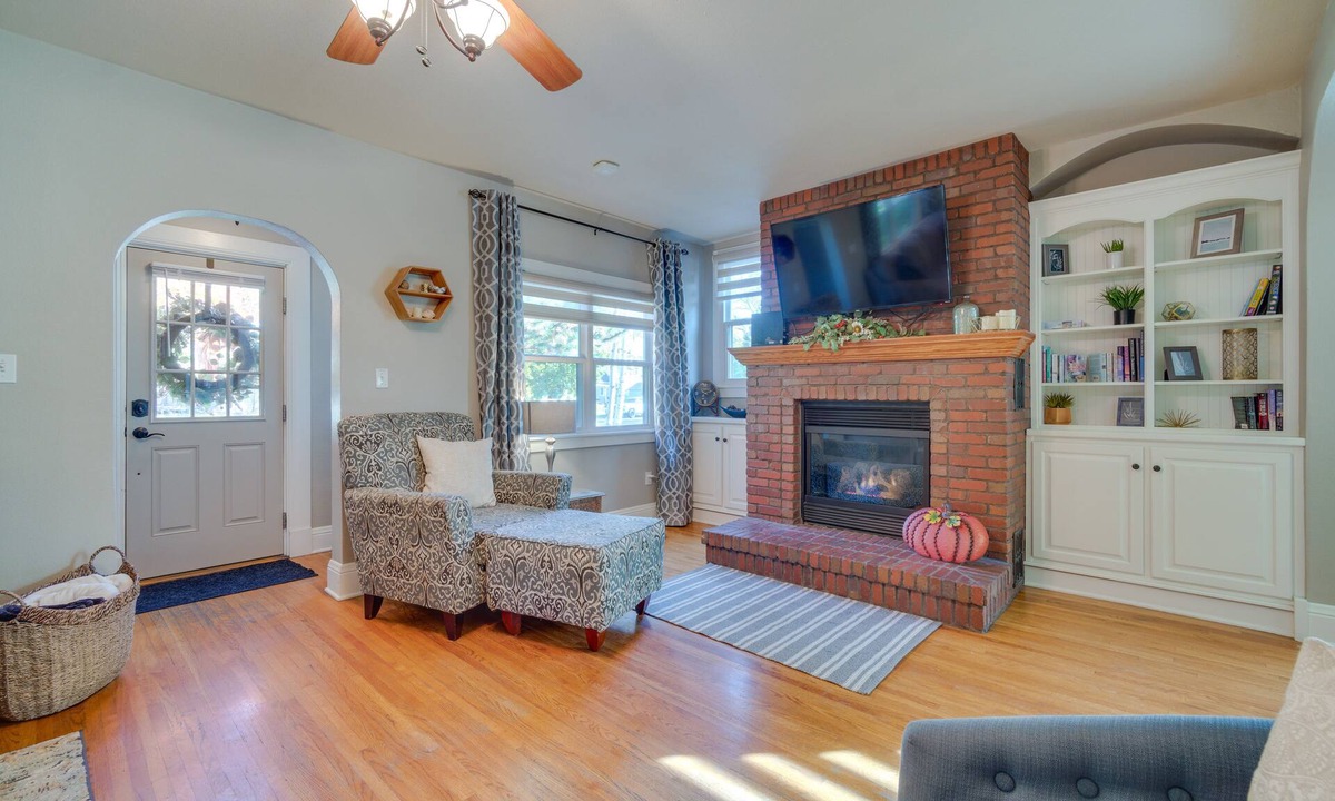 Windsor House | Charming Getaway, Walk to Windsor Lake & Downtown!