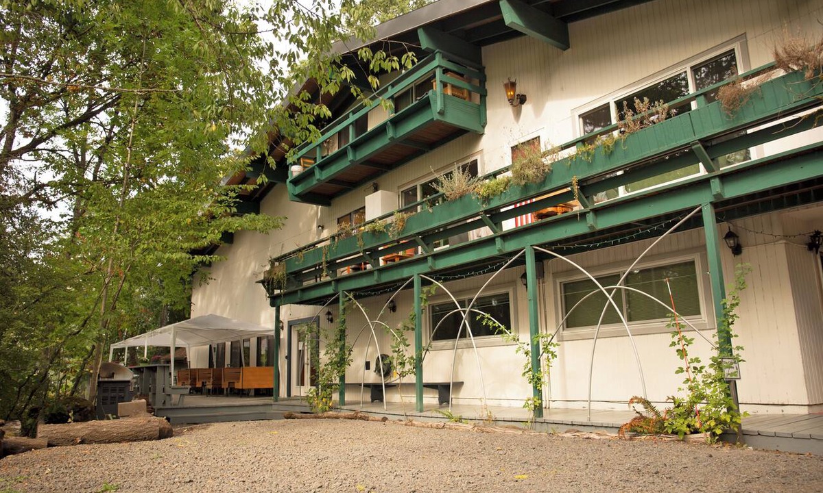 Garden Home-Whitford Apartment | Charming Studio Room on a serene acre of woods in SW Portland