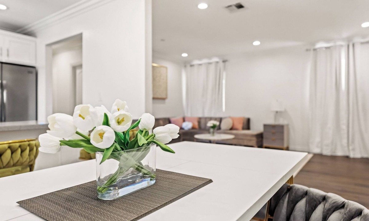 Los Angeles House | Chic LA Escape I Stylish Home in Prime Location I Free Parking