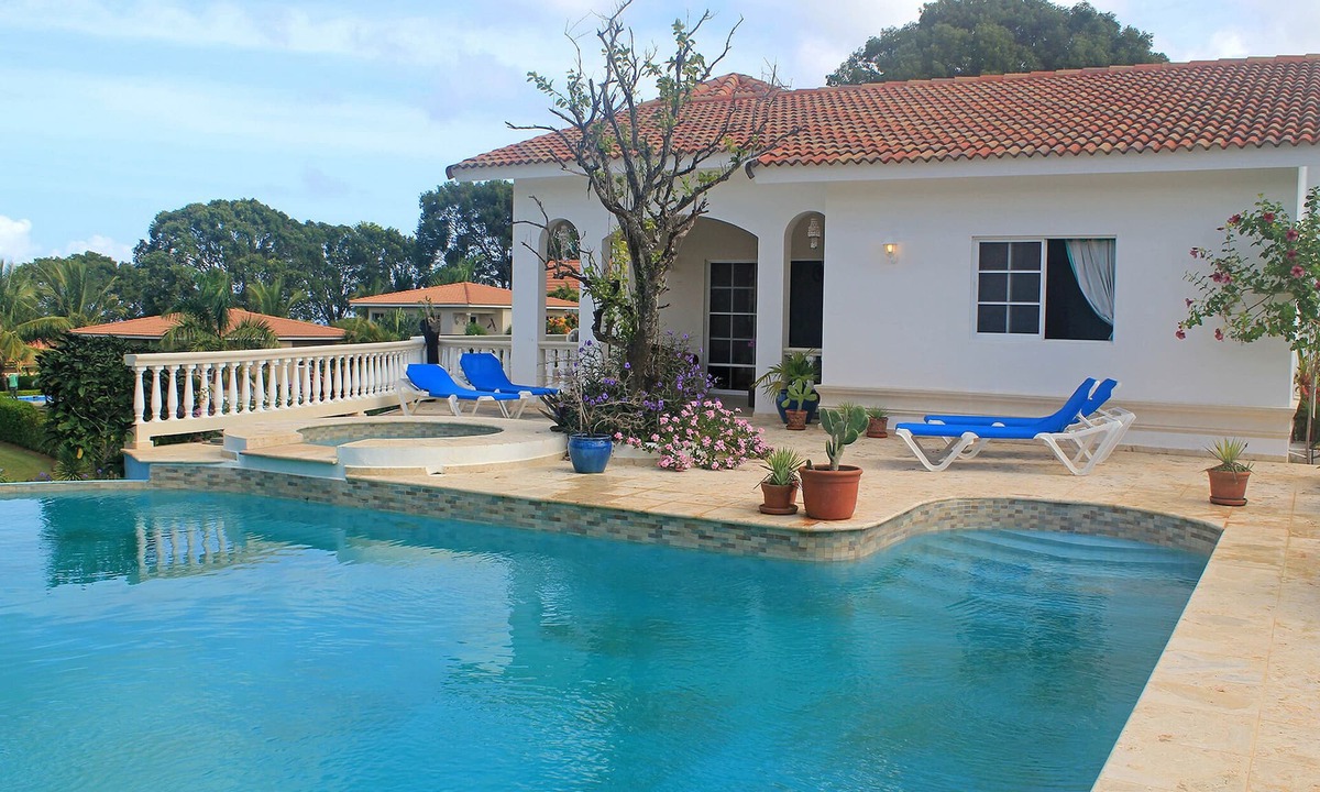 Urbanizacion Tavarez Villa | Chica-friendly private villa steps from beach, clubs, restaurants, shops, bars!