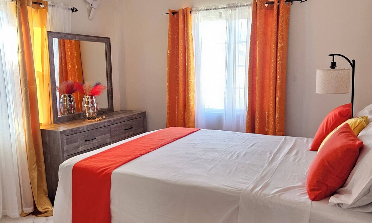Portmore House | Chillax Portmore. Centrally located, beaches and restaurants close by.