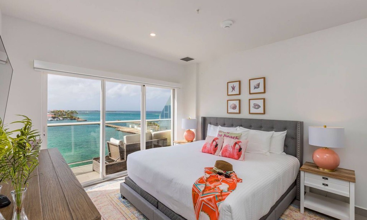 Oranjestad-West Condo | City.Beach. Eat.Shop & Repeat.Discover all in here