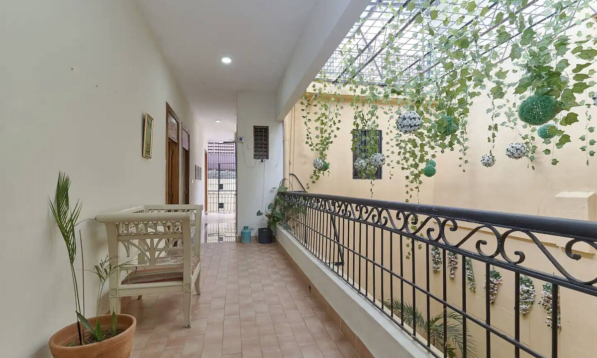 San Anton Hotel | Colonial Oasis: Stylish Retreat with Free WiFi and Invigorating Hot Water