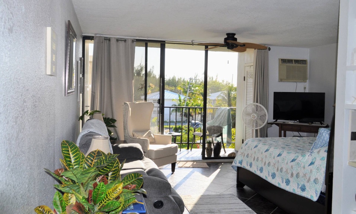 Yeoman Wood Apartment | Coral Beach Retreat. Garden view. Steps from pool & beach. 1 mile to Port Lucaya