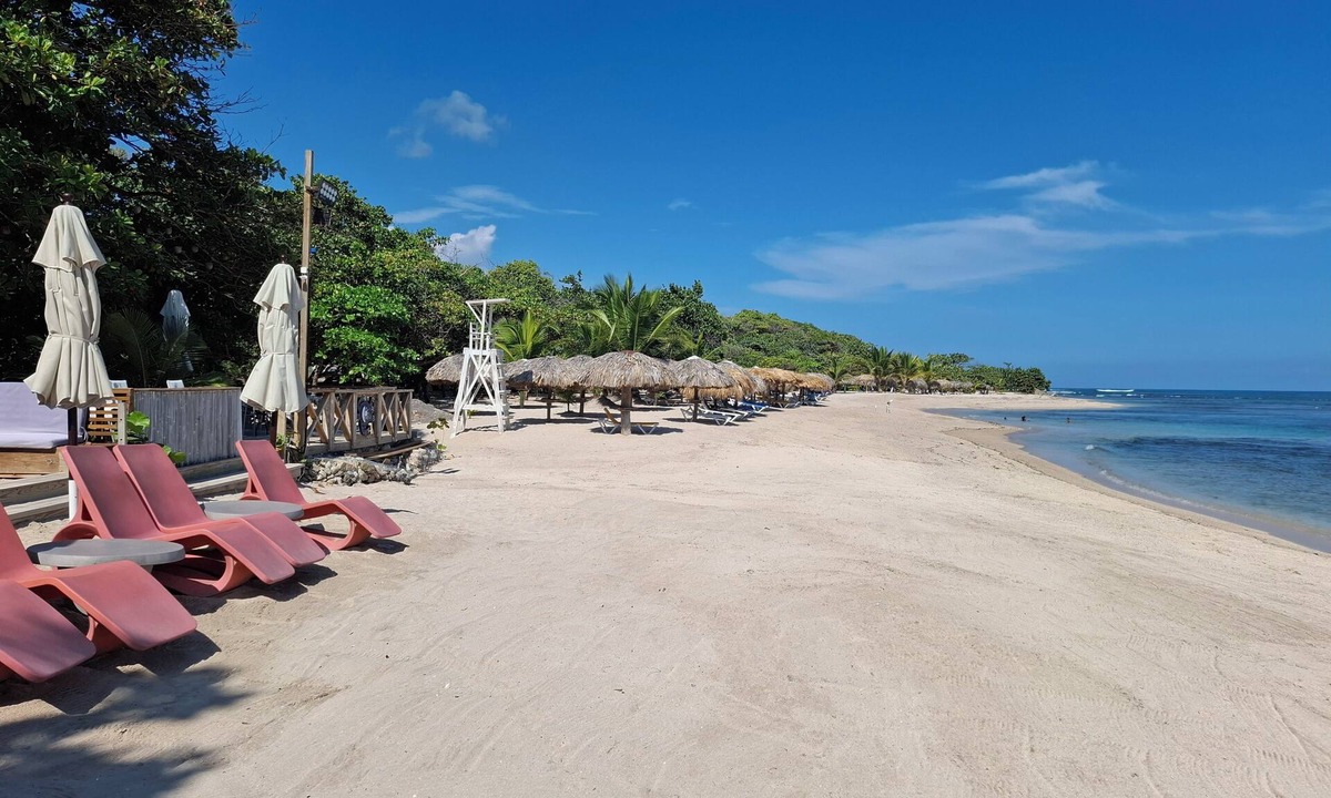 Costambar Apartment | Cozy 1-Bedroom Apartment – Just 50m from the Beach & Pool Access