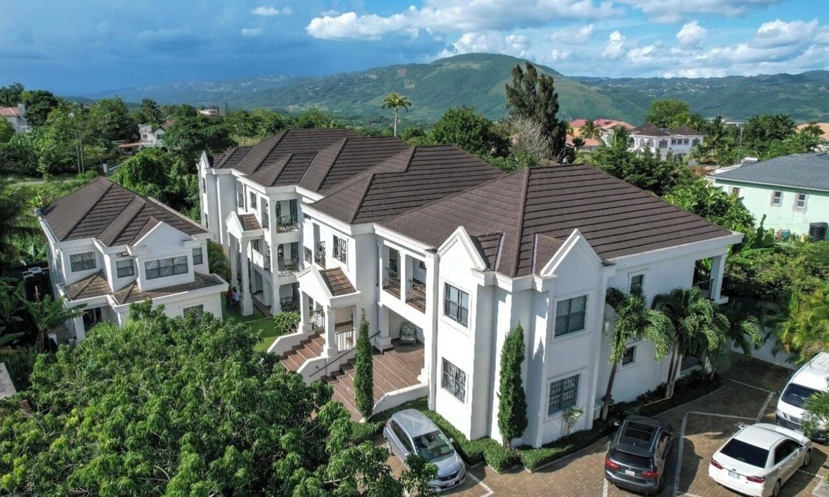 Mandeville Apartment | Cozy 1-bedroom apartment in perfect Mandeville with AC and gym access