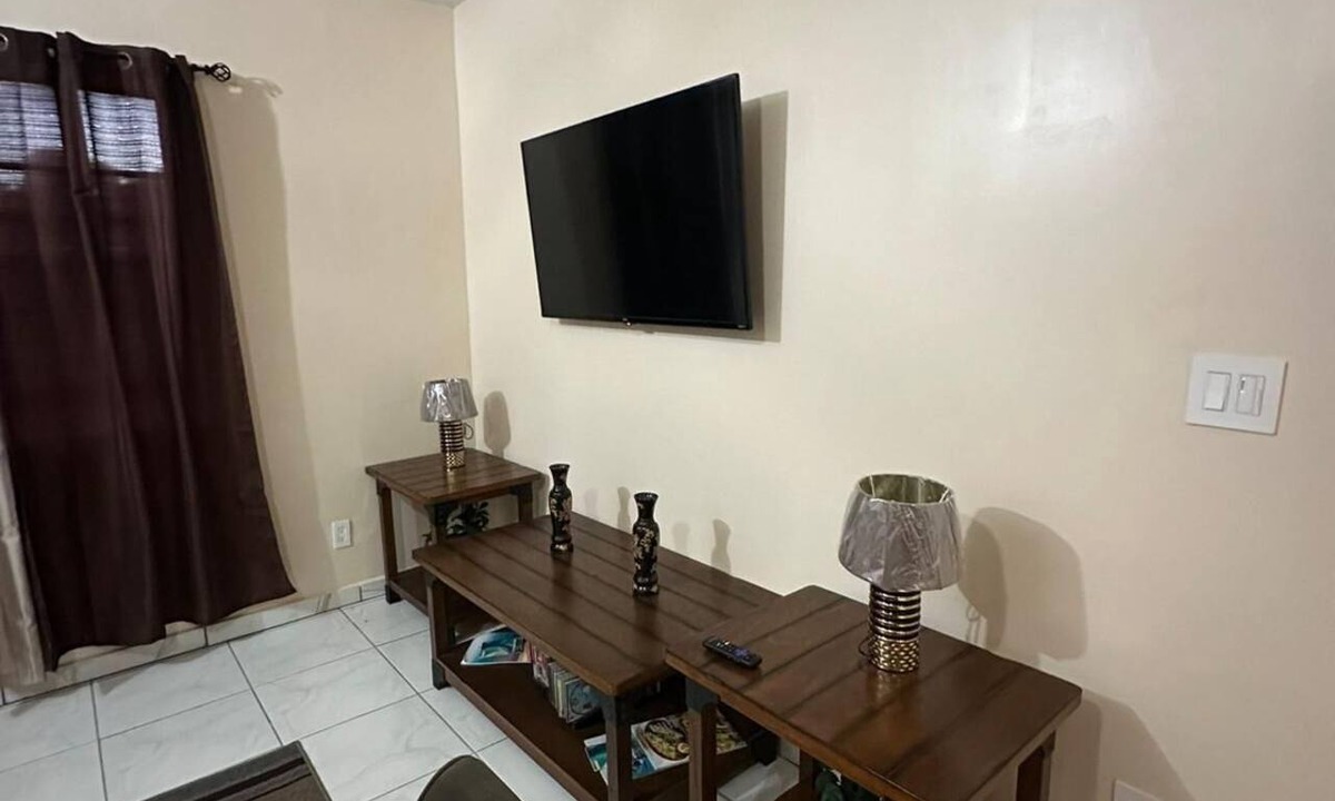Ocean Point Apartment | Cozy 1bedroom apt in gorgeous Chalk Sound, w/water views/access in the backyard