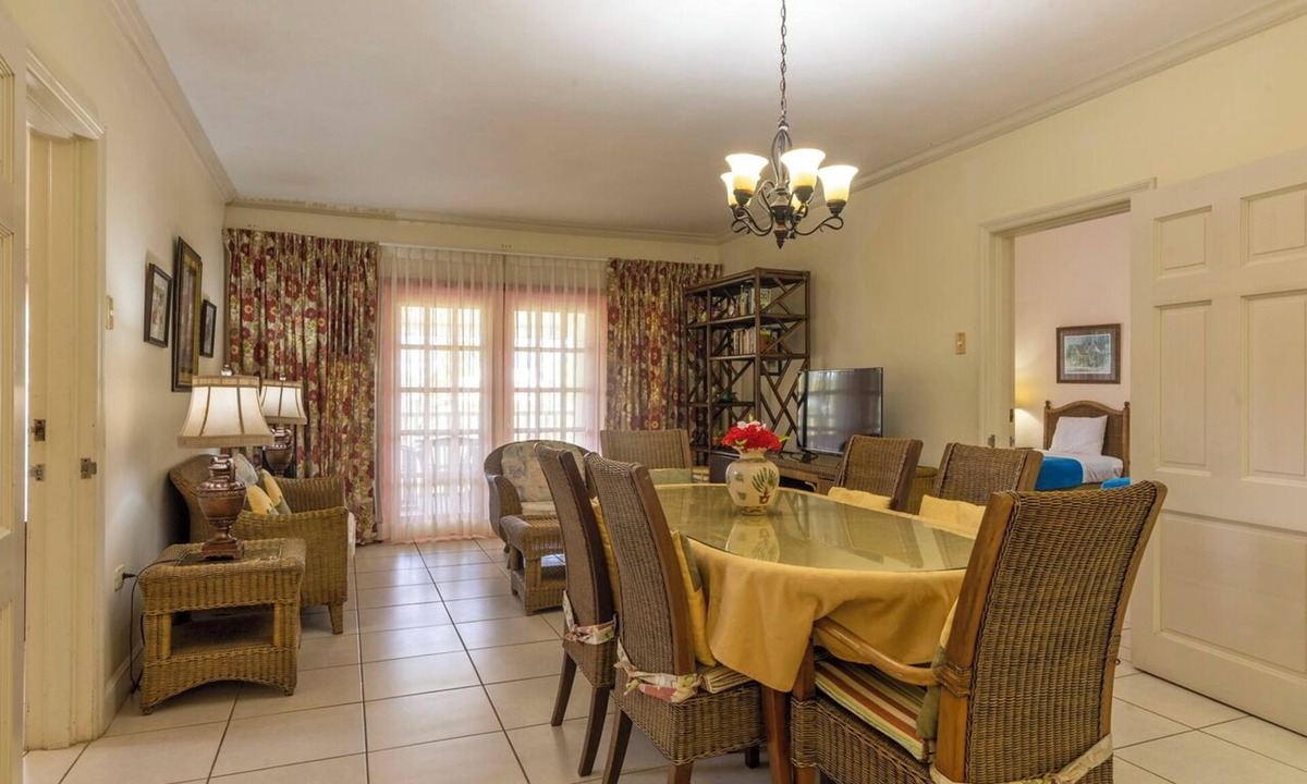 Lowlands Condo | Cozy 2-bedroom condo in tranquil Lowlands with AC