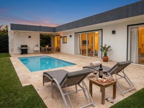 Playa Chiquita House | Cozy 2BR Villa in Ocean Village