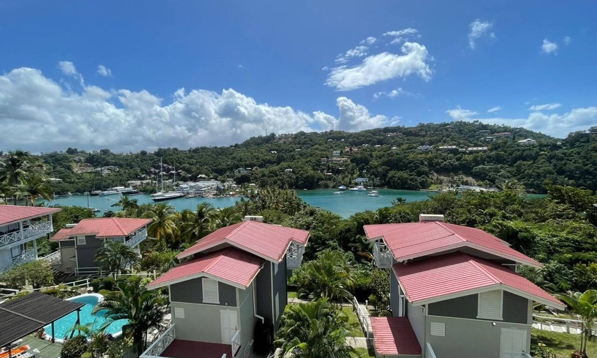 Marigot Bay Cabin | Cozy cabin in peaceful Marigot with AC