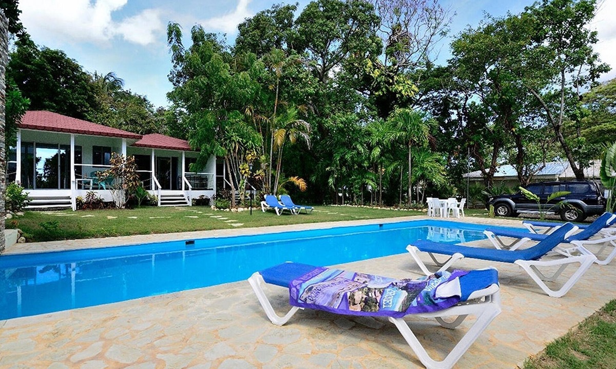 Urbanizacion Tavarez House | Cozy guest-friendly bungalow immersed in tropical garden, steps to everything