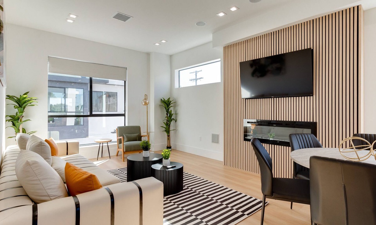 Mid City House | Curson Compound 2034 & 2036 9 bedroom