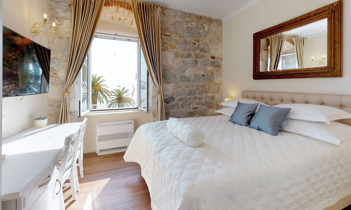 Old Town Apartment | Deluxe Room Eldoris