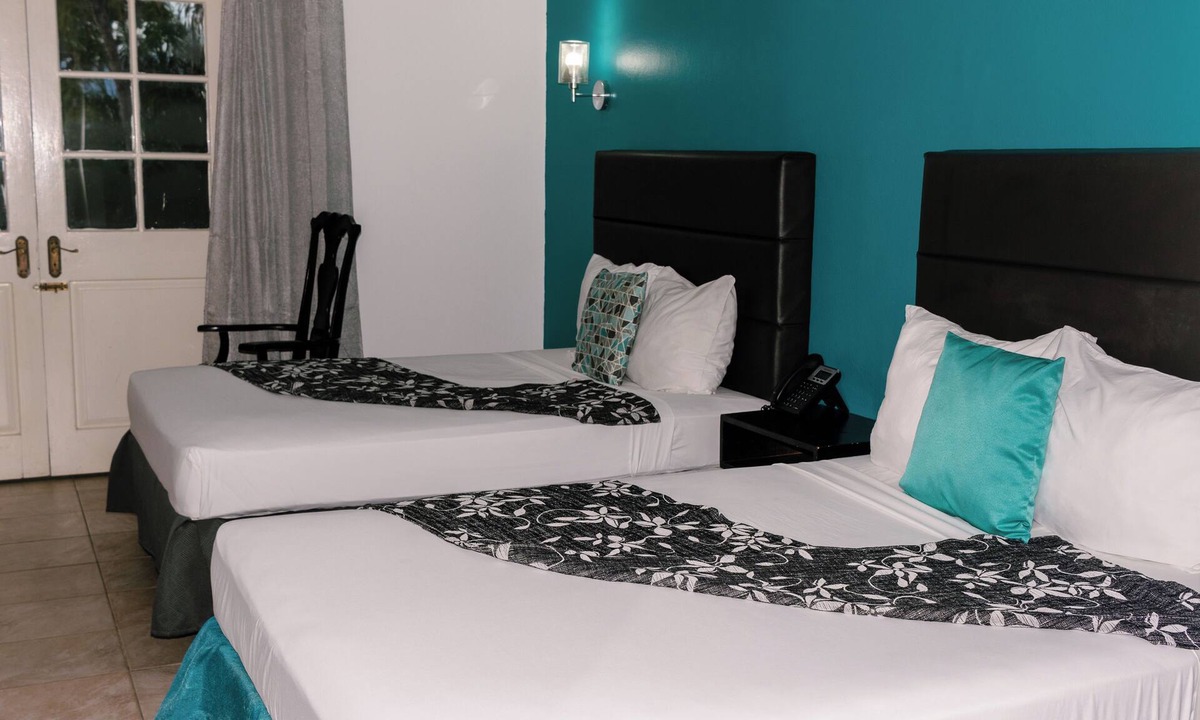 Port Royal Bed & Breakfast | Double Bed Garden and Pool View