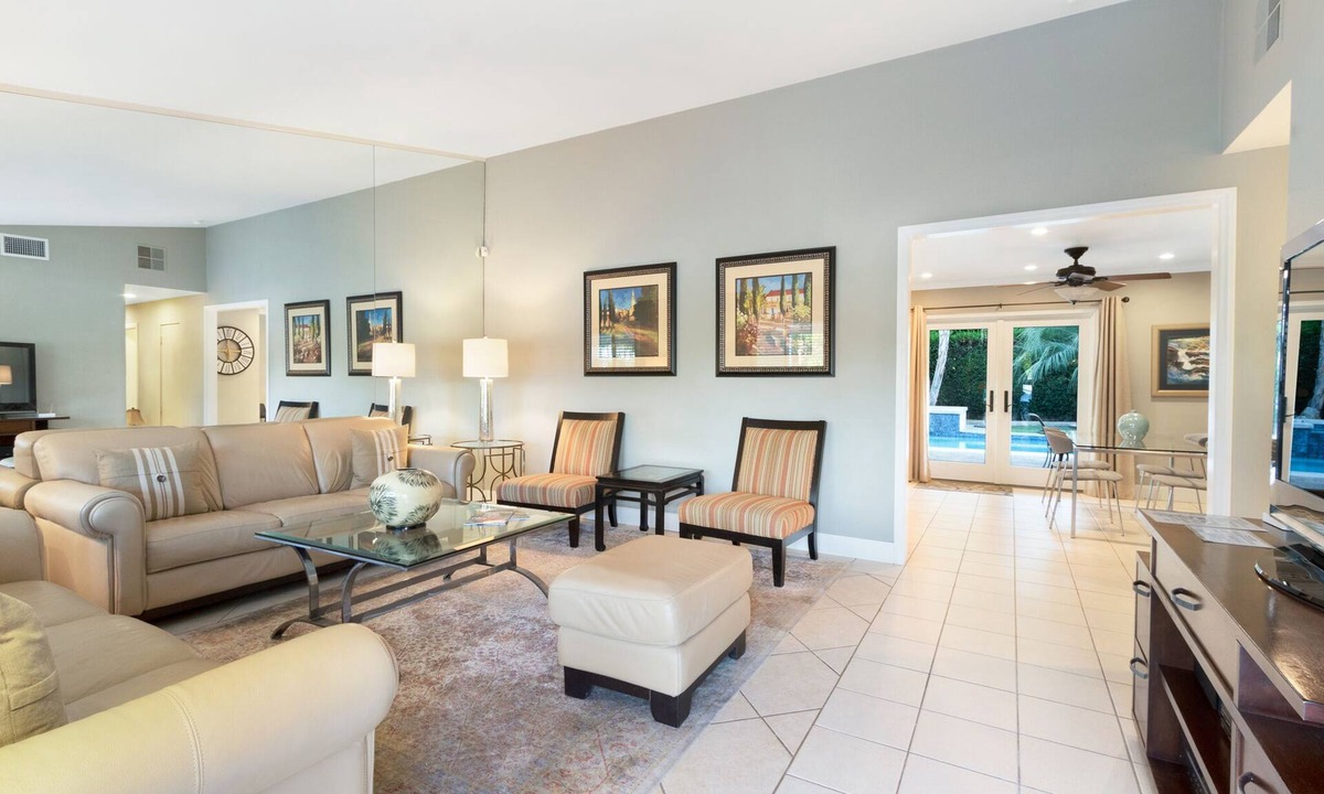 Palm Desert House | El Paseo Private Pool Home. Enjoy the desert's finest shopping and dining