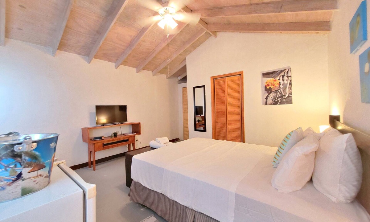 Seatons Village House | Ellen Bay Inn