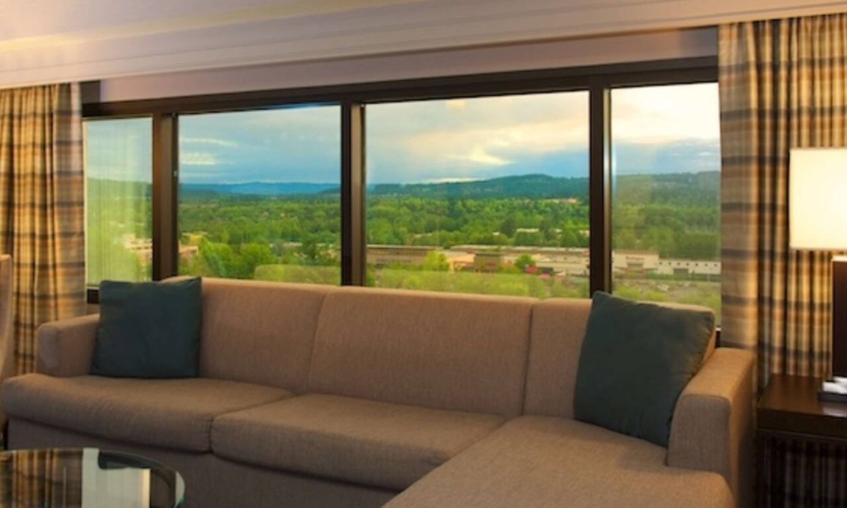 Tigard Hotel | Embassy Suites by Hilton Portland Tigard