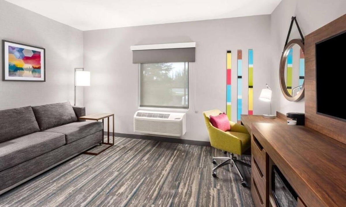 Tigard Hotel | Enjoy Free Parking, Indoor Pool & Breakfast Near Portland Children's Museum!
