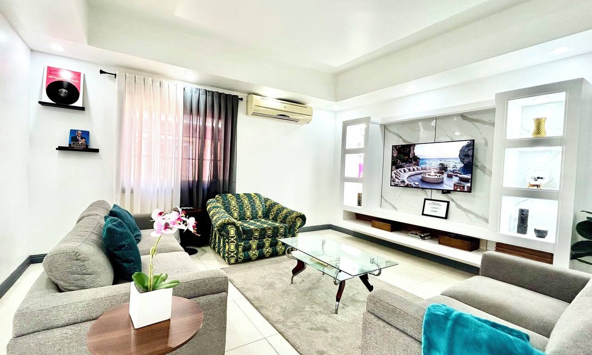 Barbican Apartment | Enzo’s Suite Escape | Stylish 1BR in Liguanea