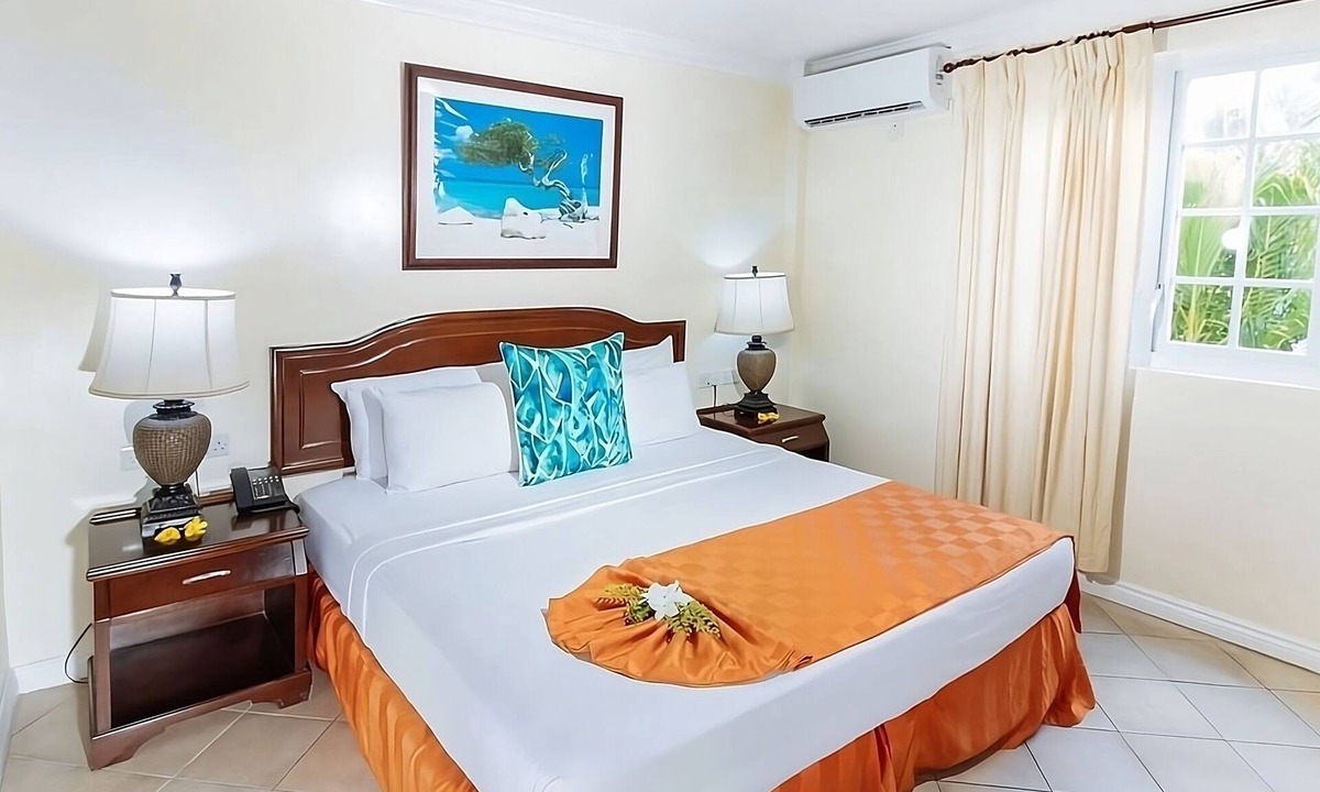 Rodney Bay Hotel | Everything You Need For The Perfect Vacation! Outdoor Pool! Near Trouya Beach!