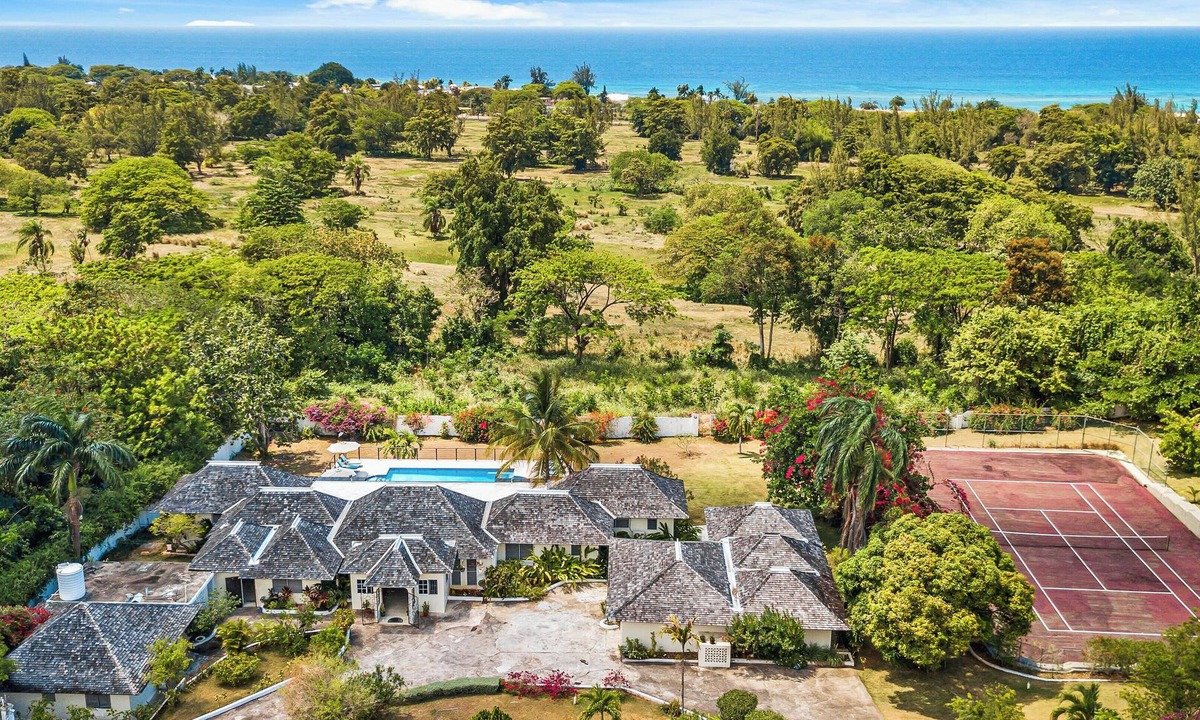 Runaway Bay Villa | Forever Summer Gorgeous 4BDR Villa