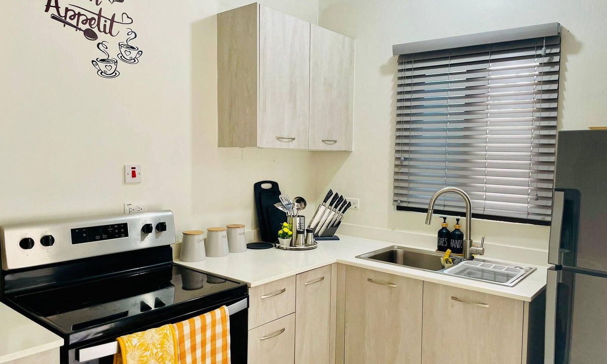 Discovery Bay House | Free Beach&Pool Access -Vaes Luxury Escape