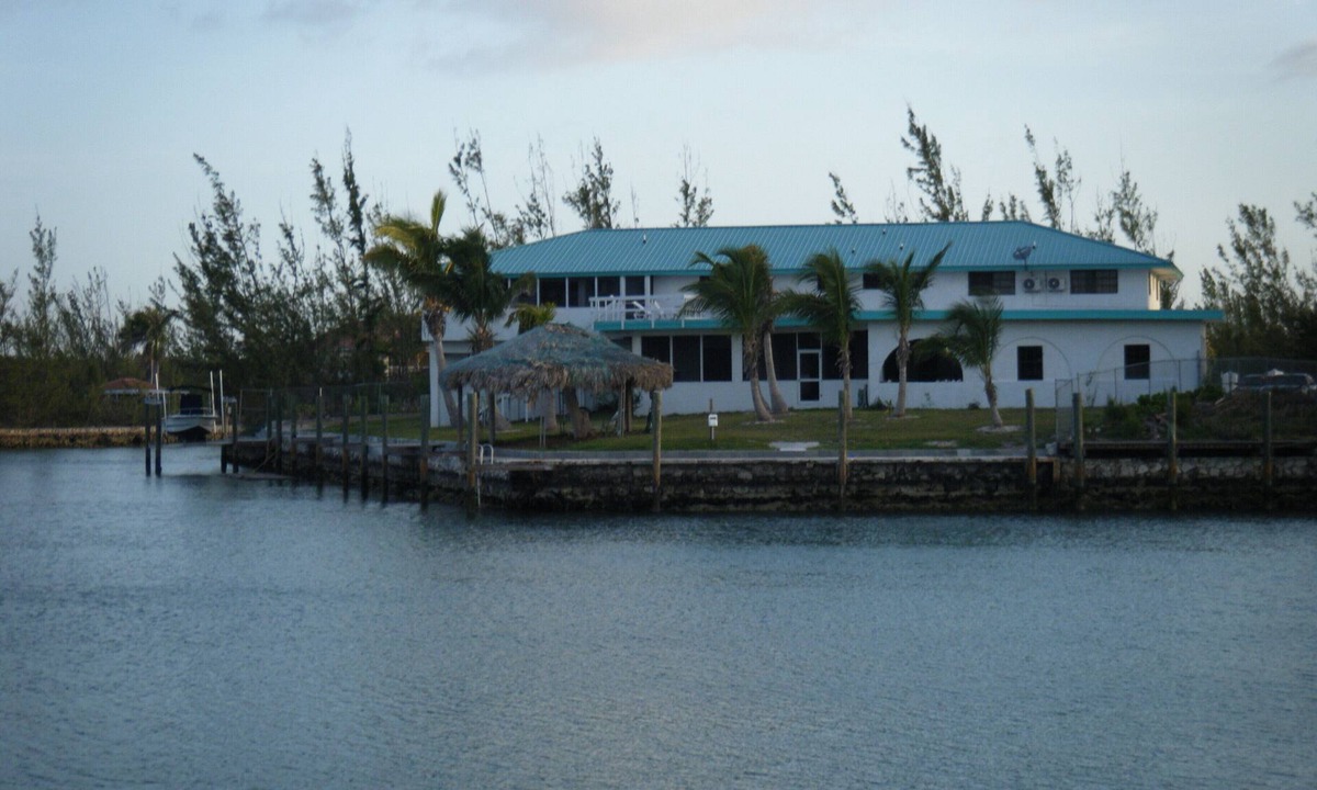 Bell Channel Bay Apartment | Free boat docks, 10 Bedroom, 10 Bath, Canal Front And Short Walk To Taino Beach