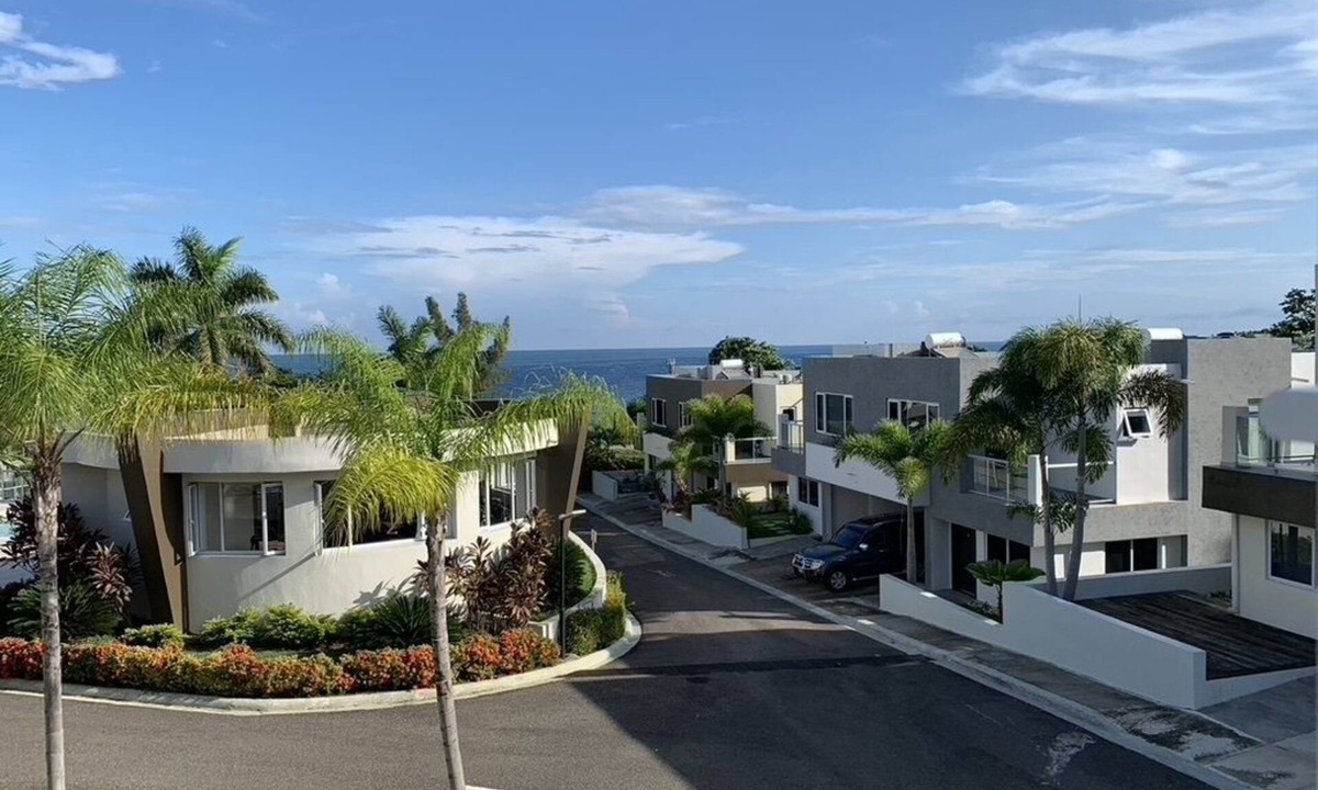 Albion House | Fresh Horizon at Miramar - Exquisite 2-bedroom townhouse