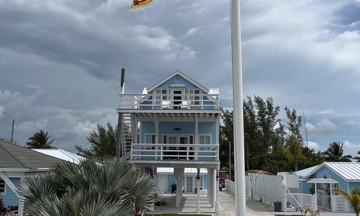 Cherokee House | Frigate House at Coconut Island OCEAN FRONT with POOL!! on Casaurina Beach