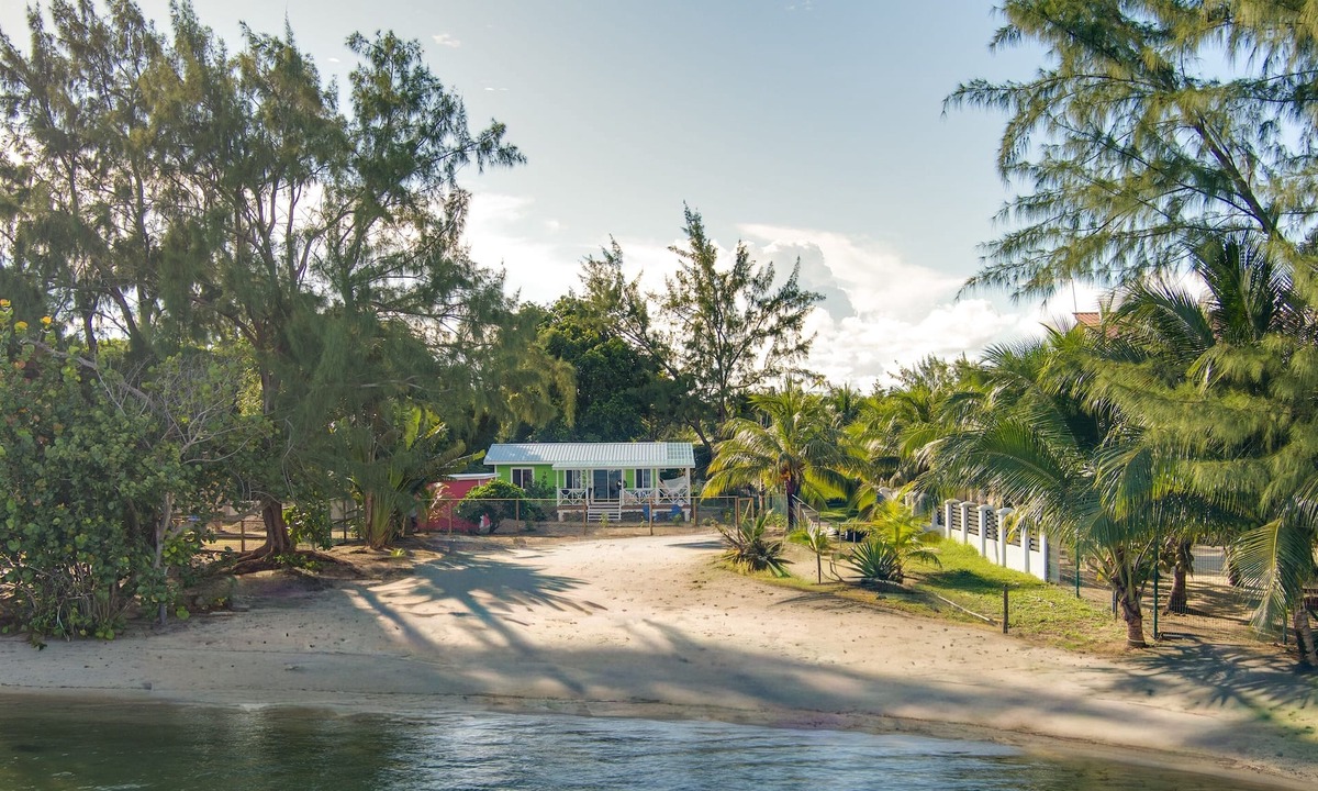 Surfside Cabin | Fully Renovated Oceanfront Home w/Free Kayaks