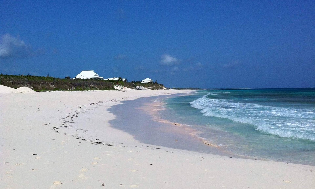 Great Guana Cay Cottage | Funky and unique cottage on the best beach in the Bahamas