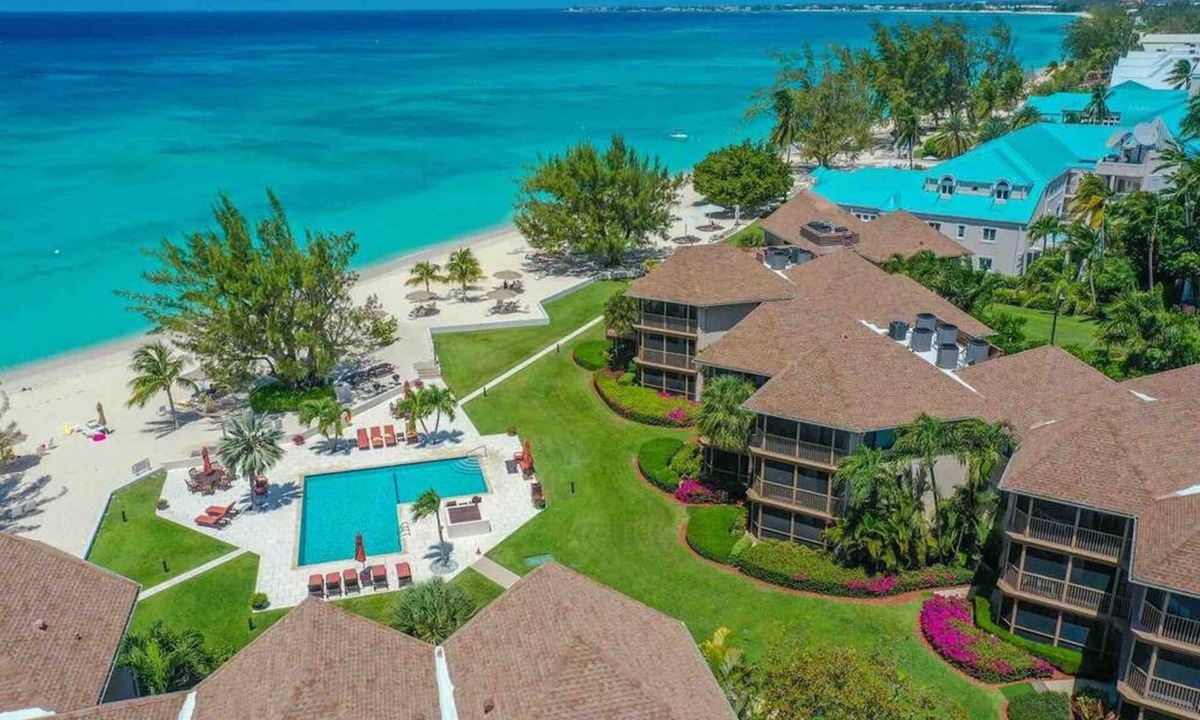 Seven Mile Beach Apartment | Garden View Unit at Plantana Condominiums
