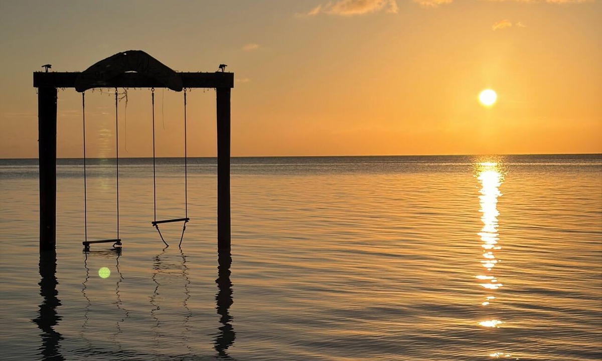 Spanish Wells House | Golden Hour: Sunset views, beach access, and park picnics in perfect proximity.