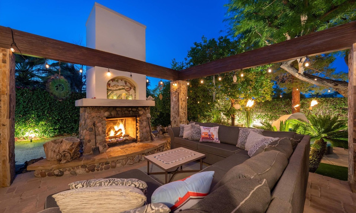 Magnesia Falls Cove House | Gorgeous Custom-Built Italian Villa! Minimum Stays are 28+ days. 20 % Discount.