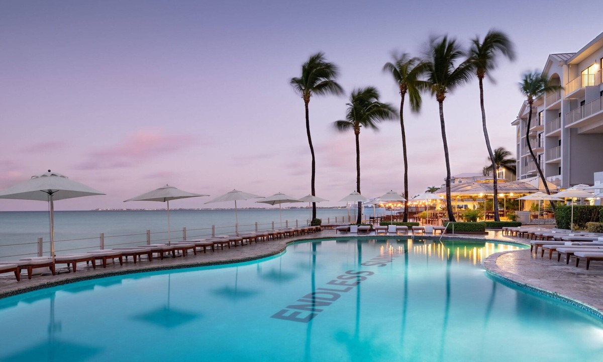 Seven Mile Beach Resort | Grand Cayman Marriott Resort