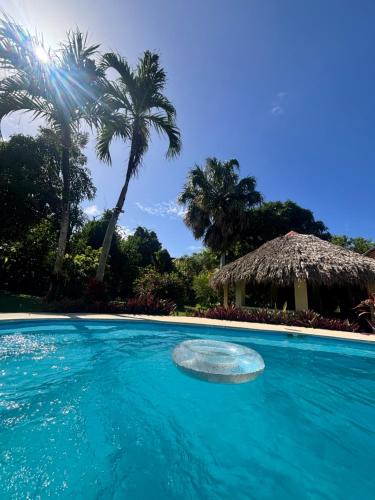 Cabrera Ski Chalet | Guesthouse in tropical villa with gorgeous garden