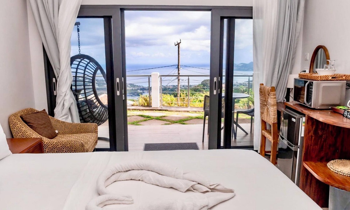 Castries Bed & Breakfast | Hammock Suites MUP - by Zenbreak