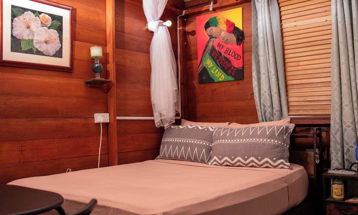Gros Islet Cabin | Hibiscus Cabin - Cozy Getaway in peaceful Gros Islet
