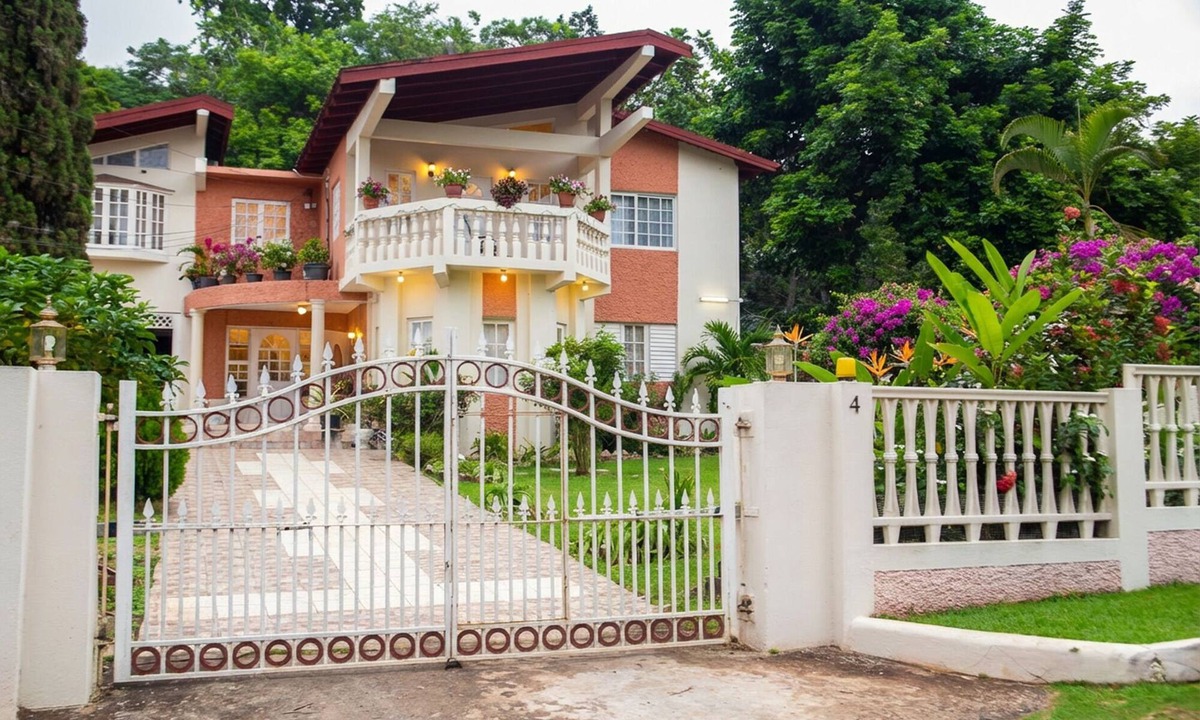 Saint Andrew House | Holistic Wealth Retreat - On the Holistic Wealth Trail w/Pool -Belvedere Jamaica