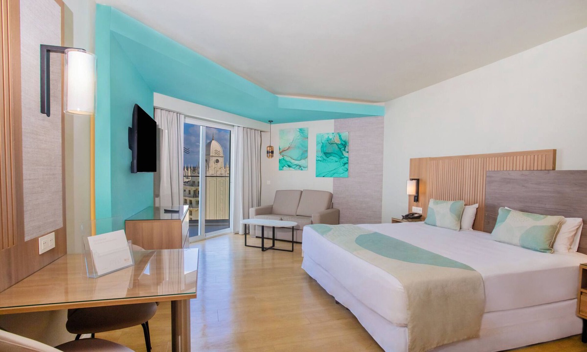 Palm Beach Resort | Hotel Riu Palace Antillas - Adults Only - All Inclusive