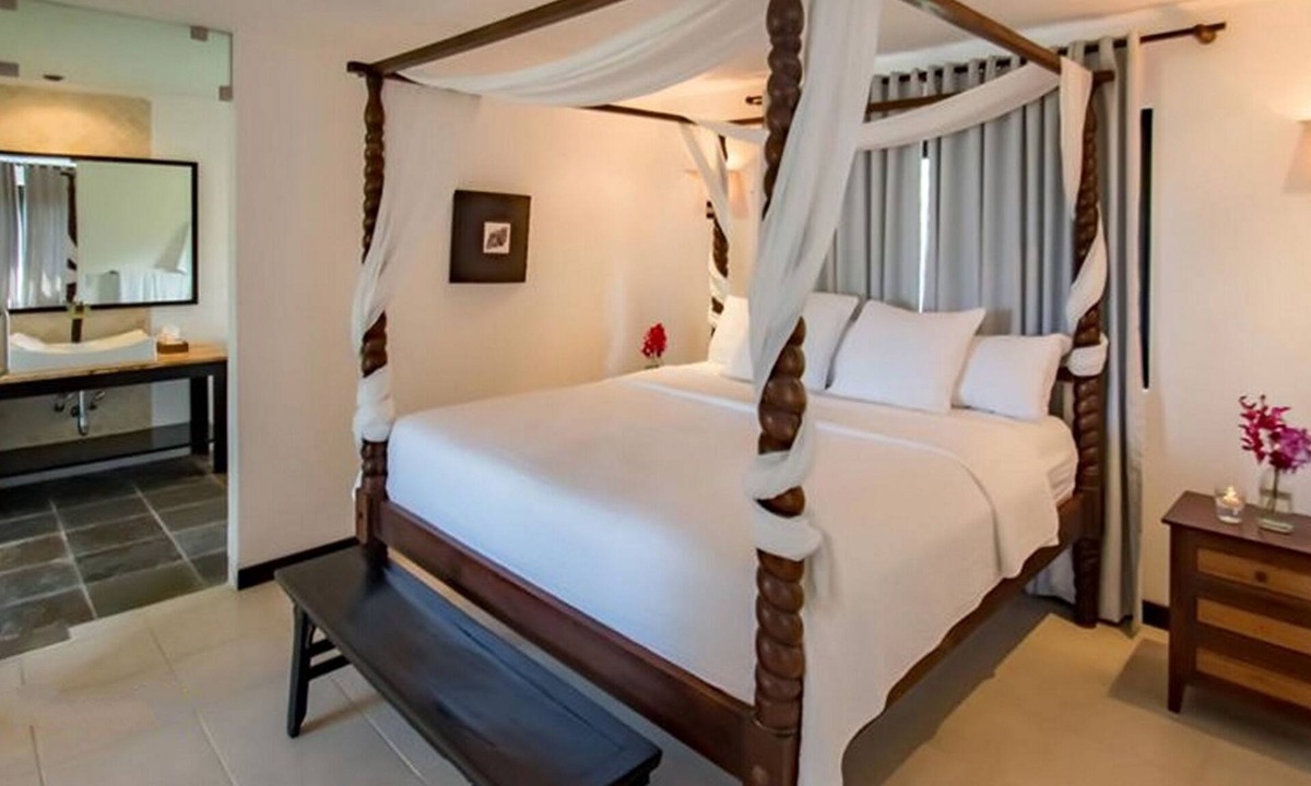 Cabarete Hotel | Hotel suite in luxury resort, snooker table, pool, jacuzzi, meals available