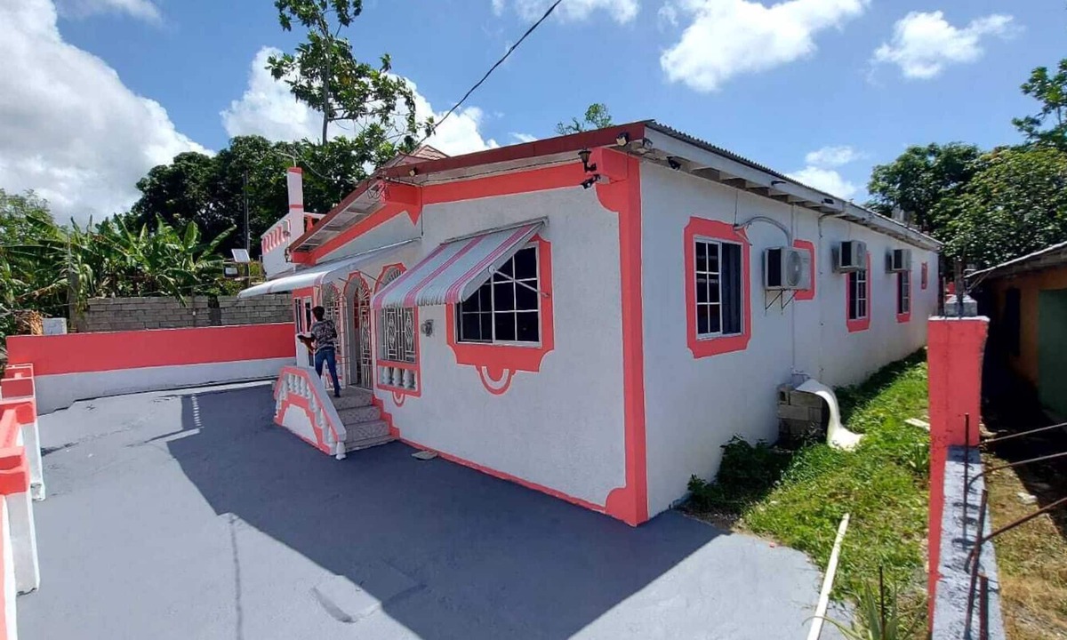 Port Morant House | House Sleeps 2 with Garden and Parking