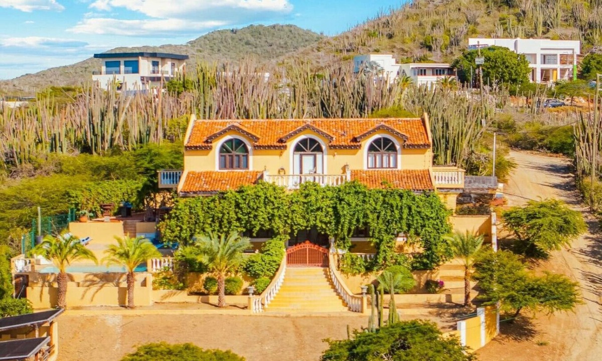 Jamanota Villa | Jamanota Villa | 4BR Nature Stay w/Infinity Pool
