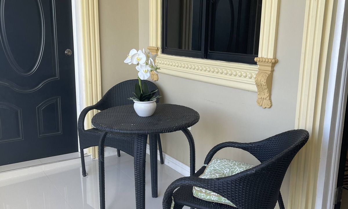 Falmouth Apartment | Keko stays is a modern two bedroom apartment located in the popular Duncans hill