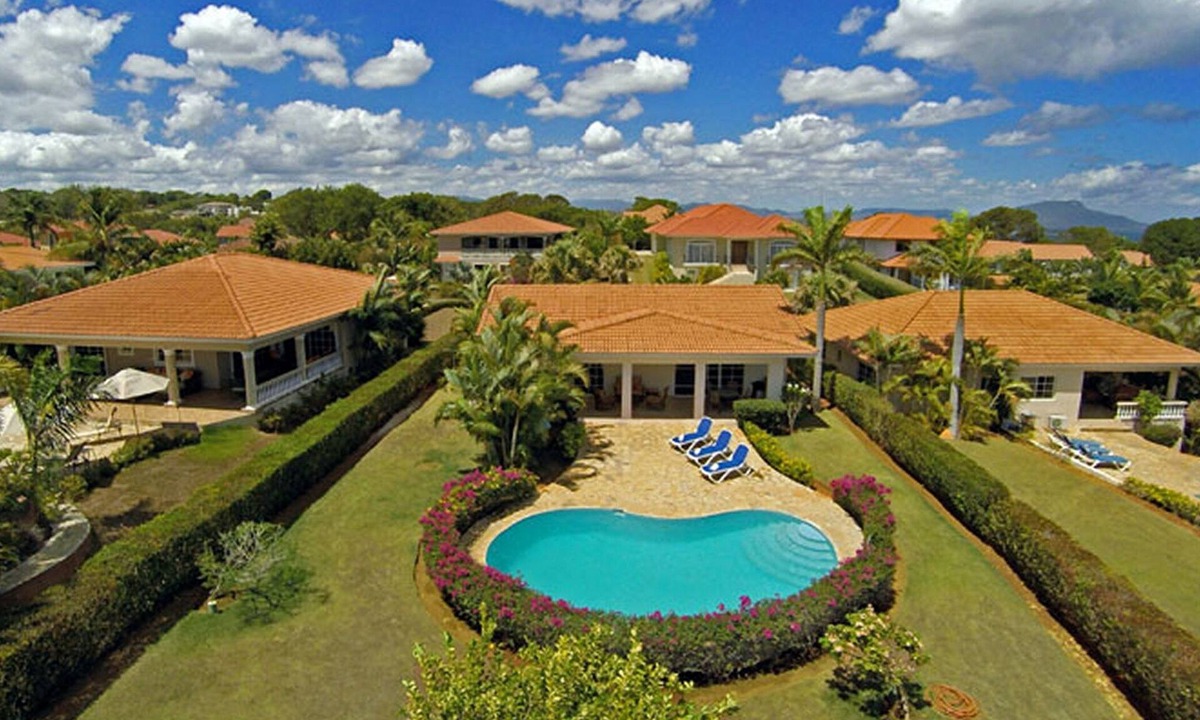 Urbanizacion Tavarez Villa | Kids-friendly gated residence with playground/tennis/basket/soccer, private pool