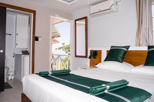 Mona Apartment | Kingston Horizon Retreat