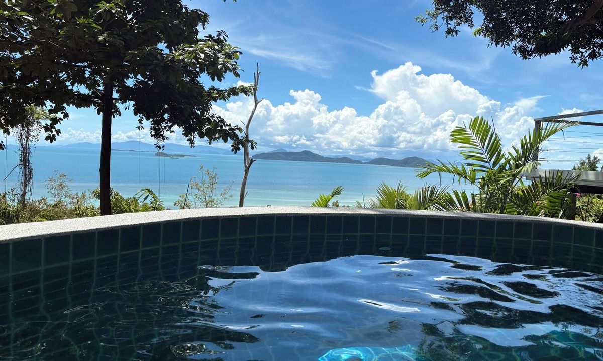Hua Thanon Villa | Koh Samui Villa, Beautiful Pool and Wide Sweeping Sea Views over the Islands